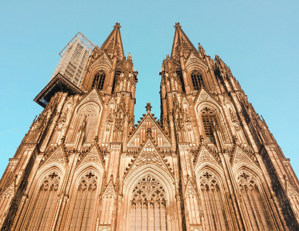 Kölner Dom in Sonne